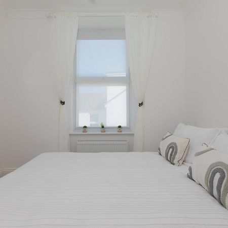 Appartement Seabreeze 3 - Seaview & Parking à St Ives Extérieur photo